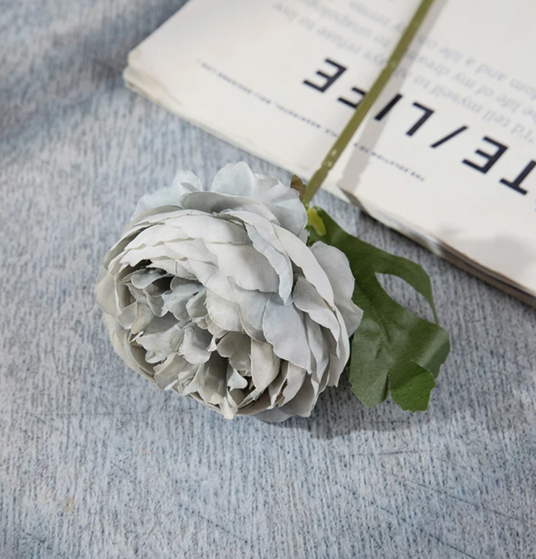 Піоновидна троянда 29 см - сіро-блакитна