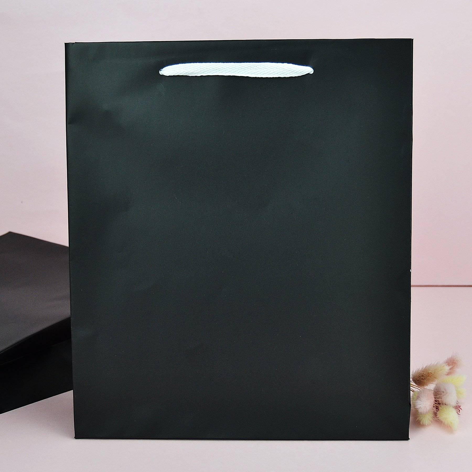 Пакет подарунковий, розмір М, ламінований - чорний