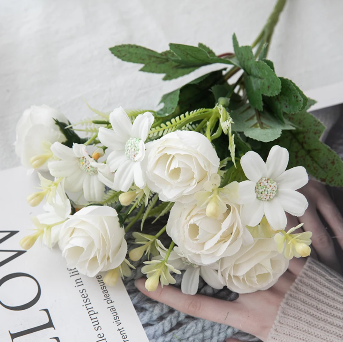 Букет 9 - троянди, ромашки - білий